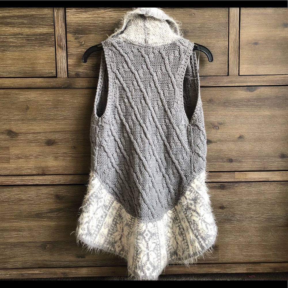 🎉HP🎉[Max Studio Kids] Fuzzy Sweater Vest - Picture 4 of 5